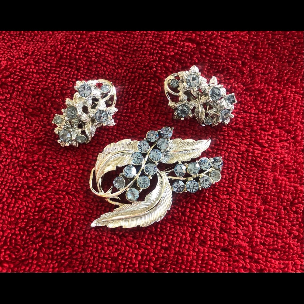 Vintage JUDY LEE Désigner Blue Rhinestone Brooch and Earrings Set